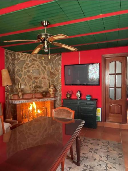 Salón con chimenea